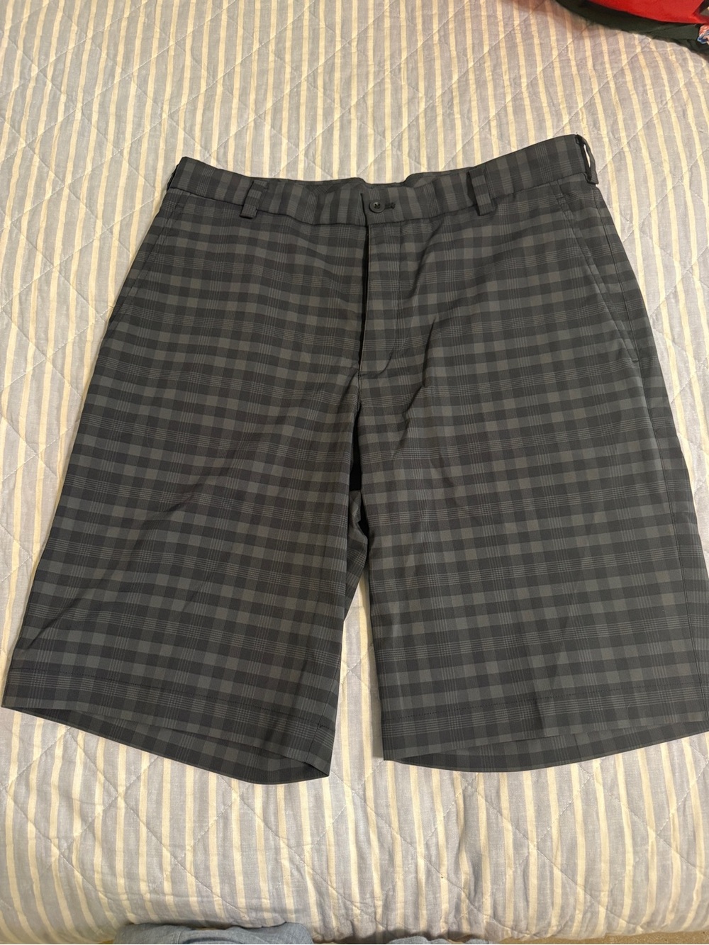 Nike Men's Gray/black Plaid Flat-Front Golf Shorts